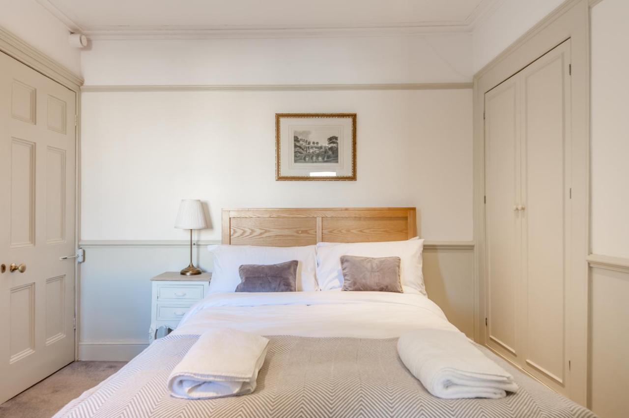 City Centre Stunning House-Roman Baths - 3Min Walk - 4 Bedrooms Buitenkant foto