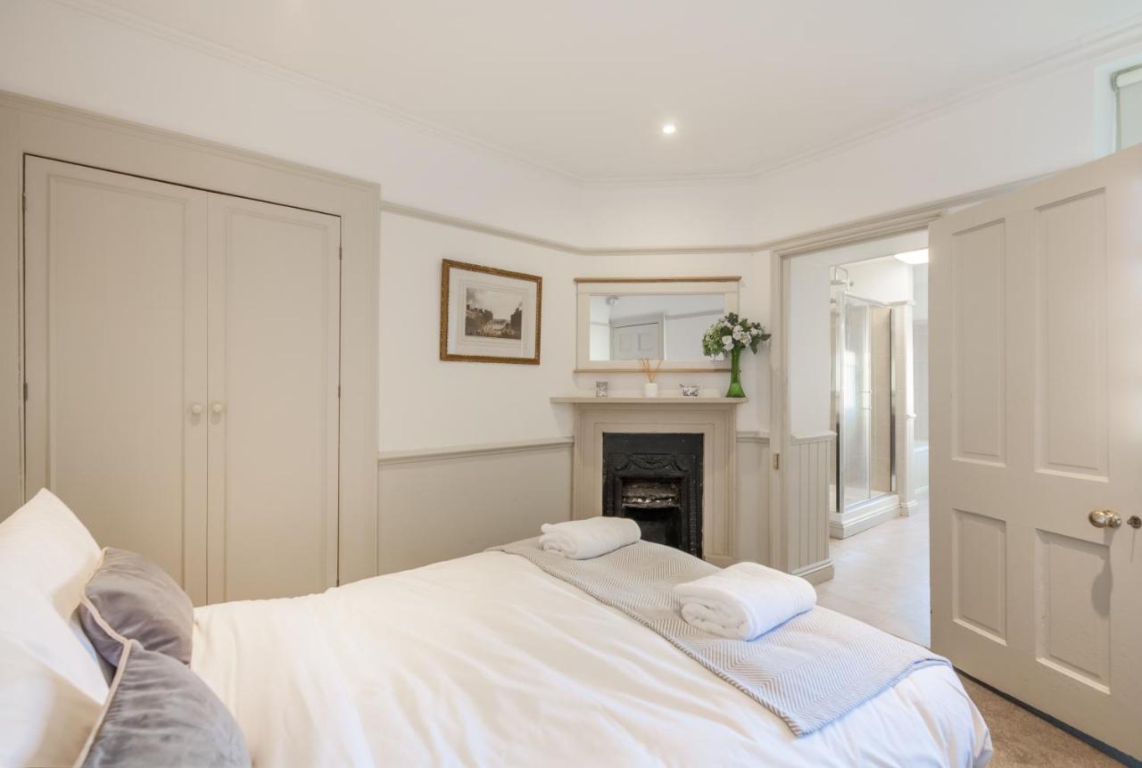 City Centre Stunning House-Roman Baths - 3Min Walk - 4 Bedrooms Buitenkant foto