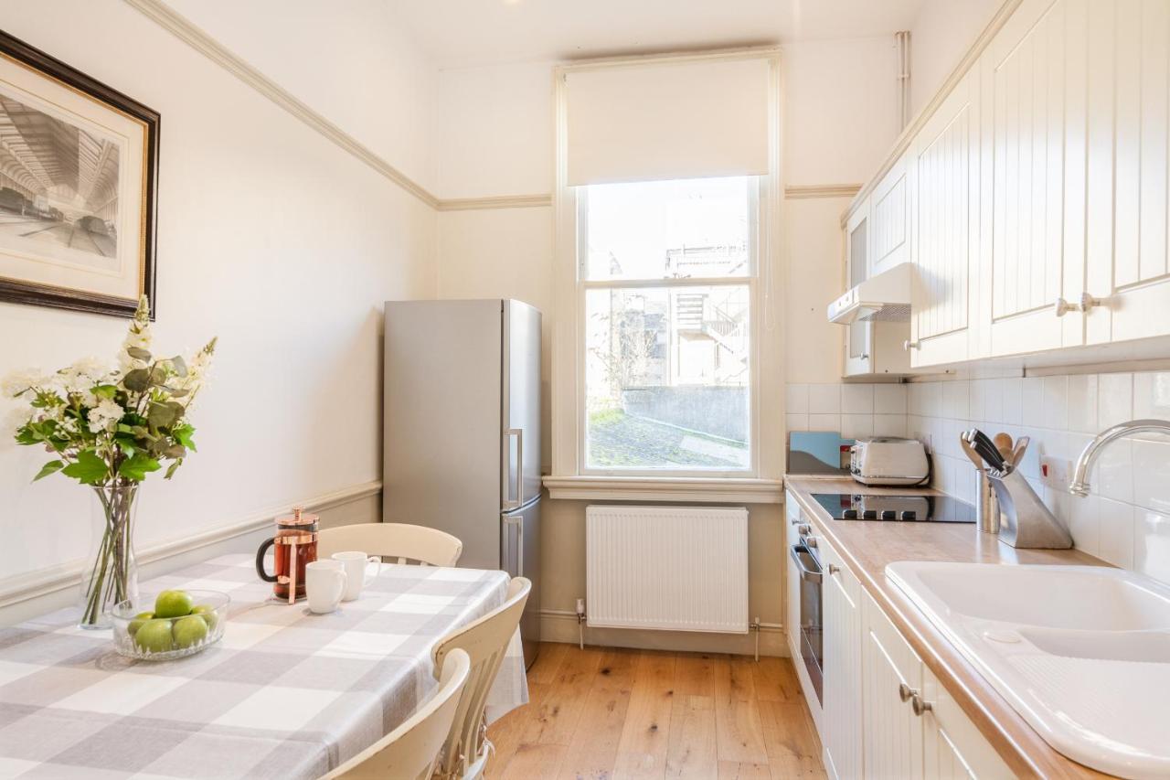 City Centre Stunning House-Roman Baths - 3Min Walk - 4 Bedrooms Buitenkant foto