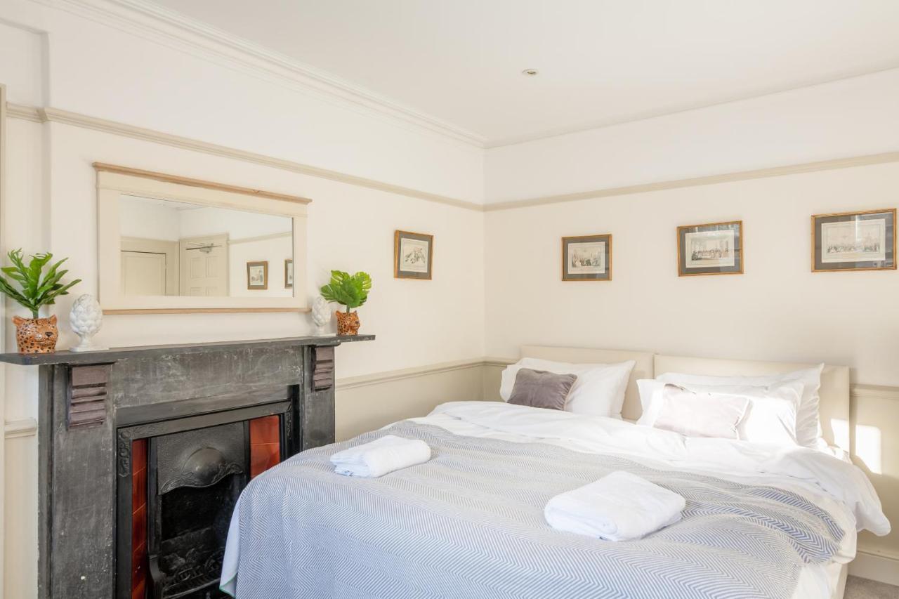 City Centre Stunning House-Roman Baths - 3Min Walk - 4 Bedrooms Buitenkant foto